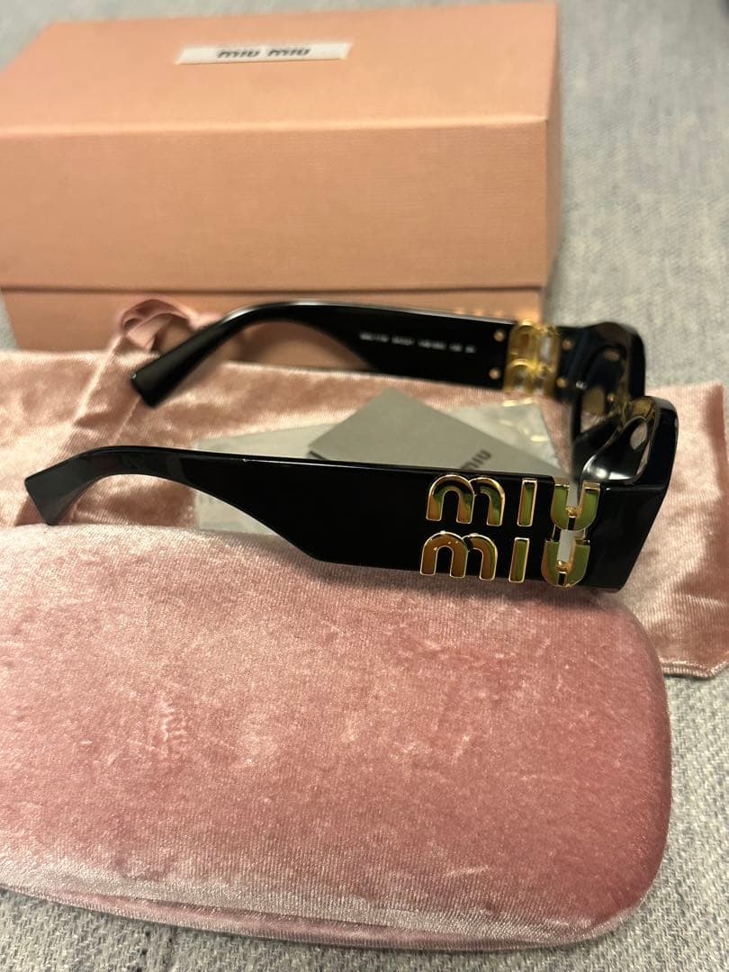 miu miu ブラック サングラス