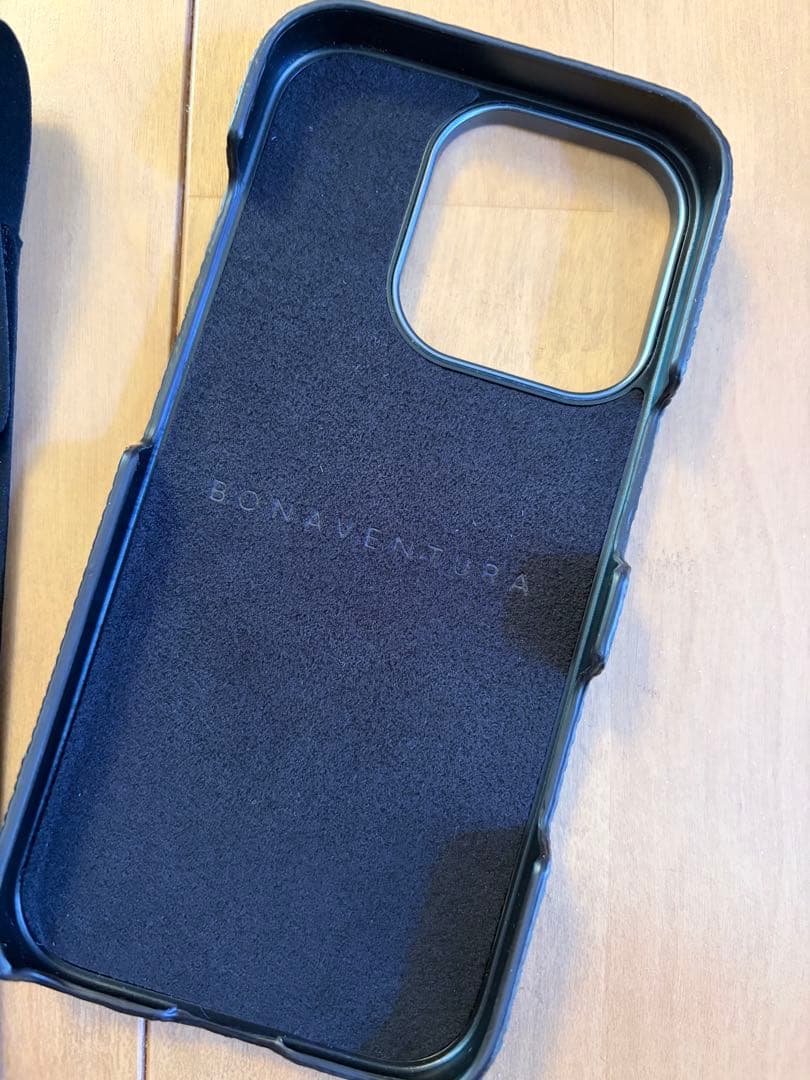 未使用　ボナベンチュラ　iPhone16pro ケース　オリーブ