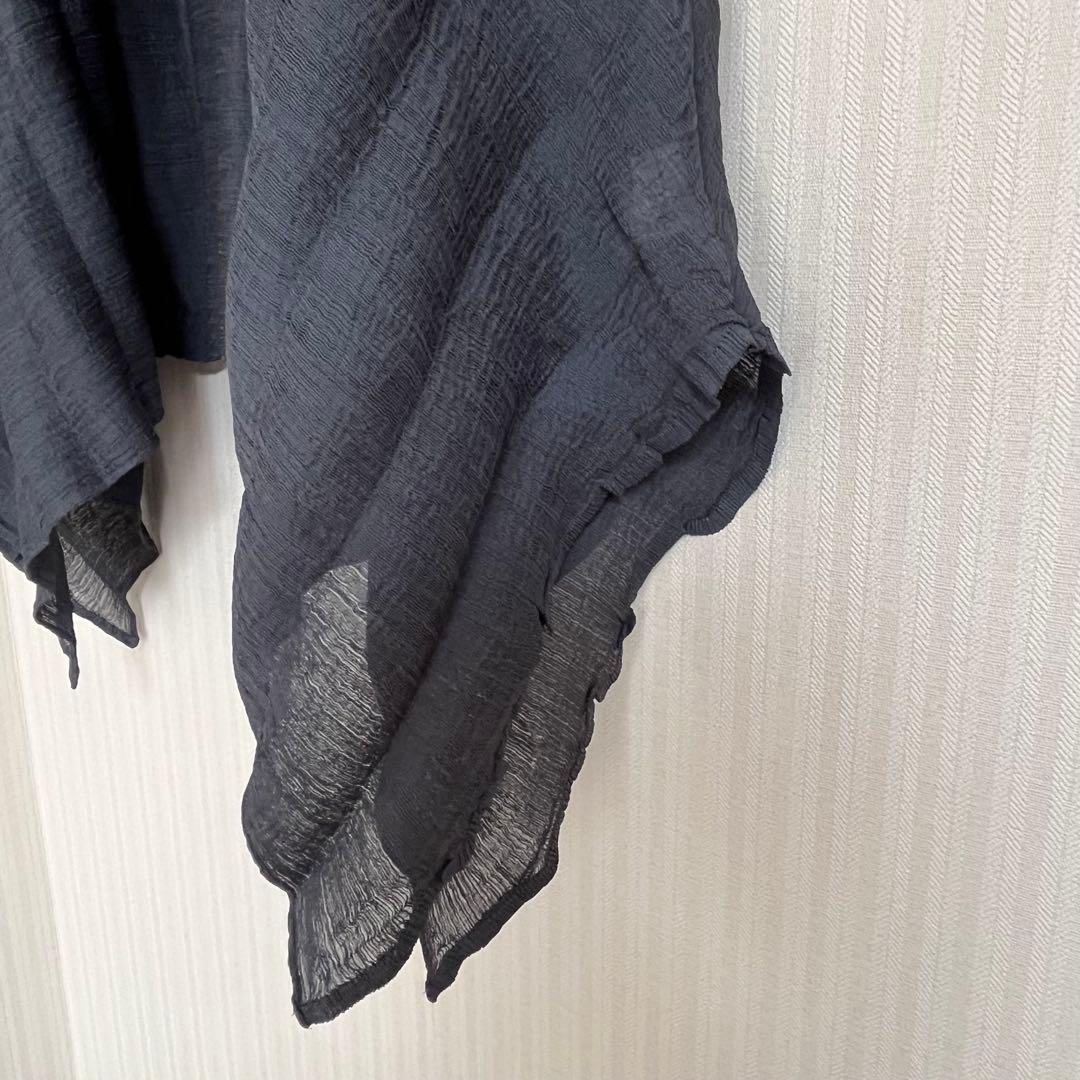 meイッセイミヤケ　シースルークレープ ノースリーブトップス　グレー