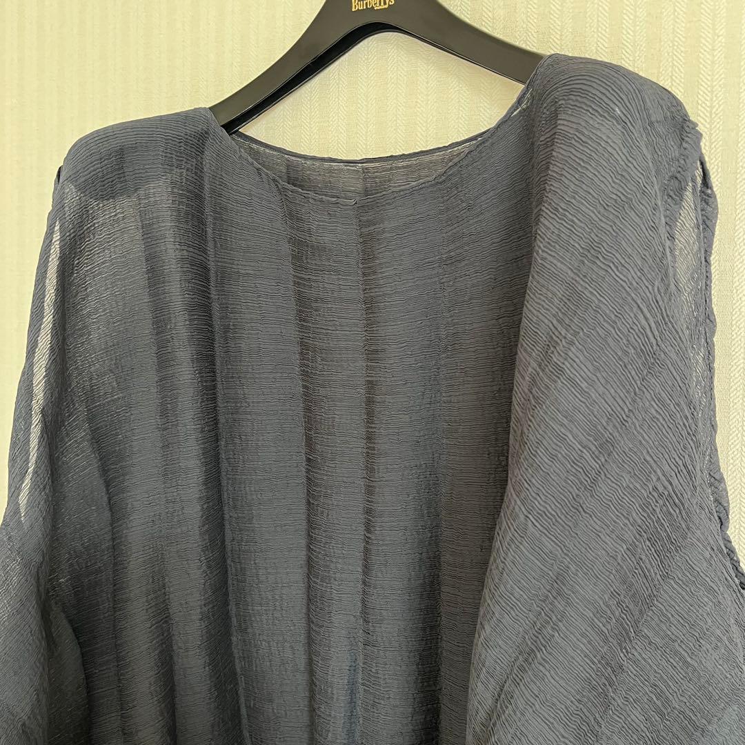 meイッセイミヤケ　シースルークレープ ノースリーブトップス　グレー