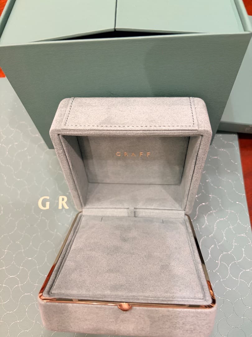 Graff 空箱のみ（ネックレス）　リニューアル後　新作