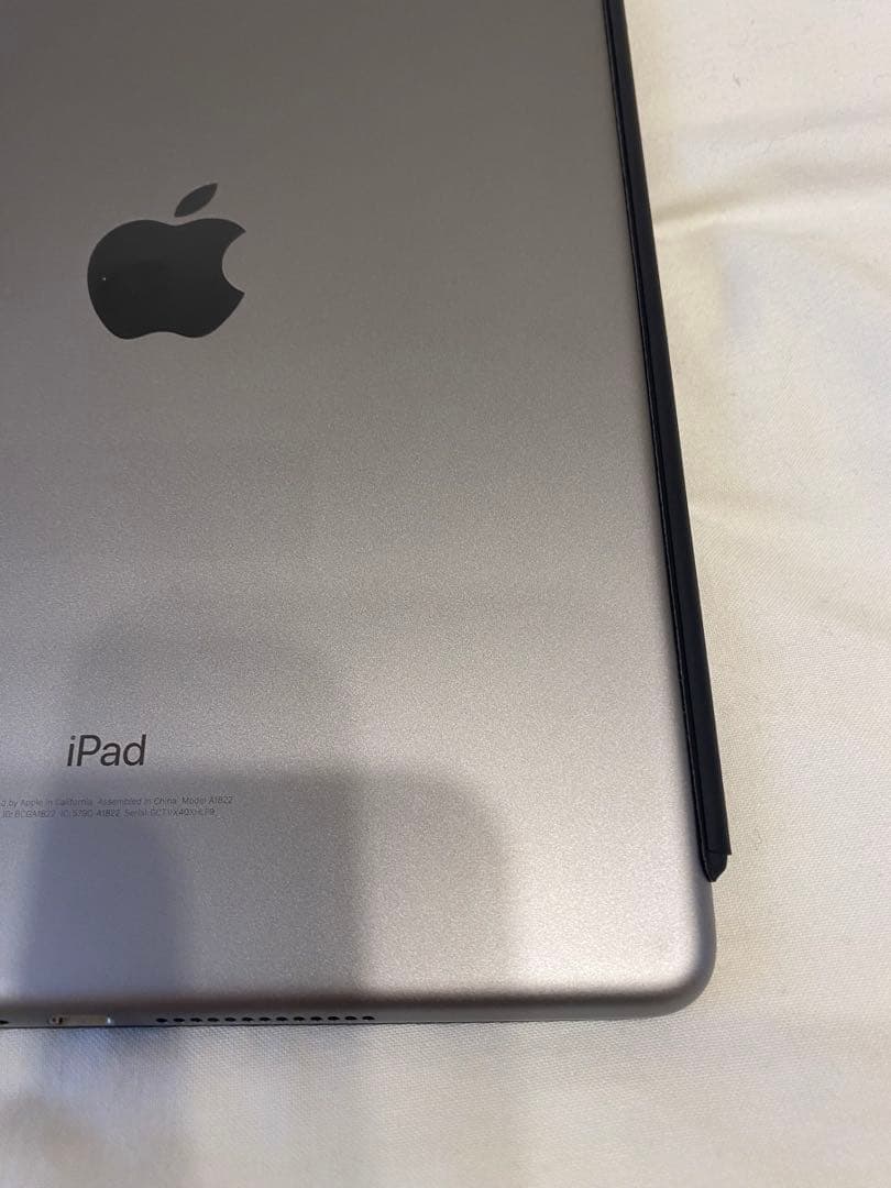 【美品】iPad 第5世代 カバー付き 32GB Wi-Fiモデル