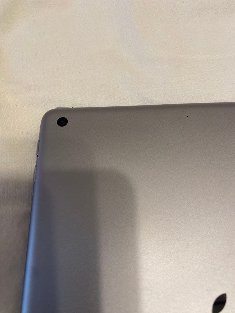 【美品】iPad 第5世代 カバー付き 32GB Wi-Fiモデル