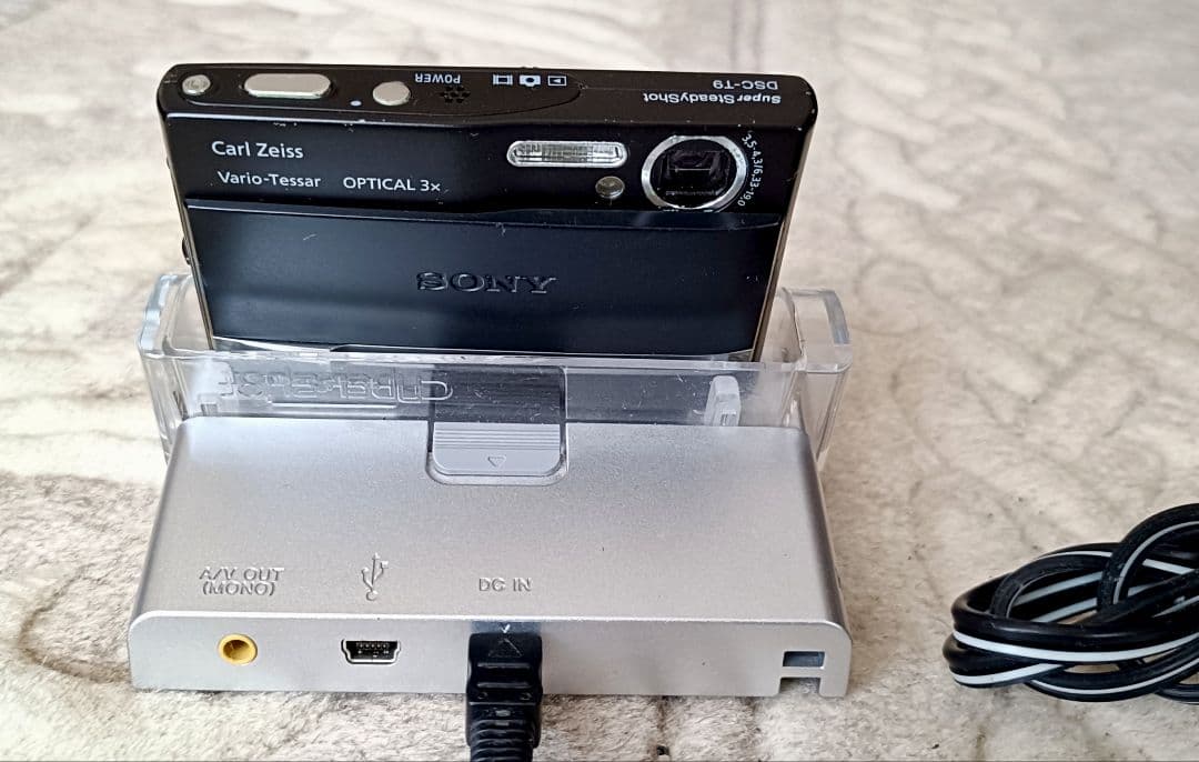 SonyソニーCyber-shot DSC-T5 •ステーション•革製カバー付き