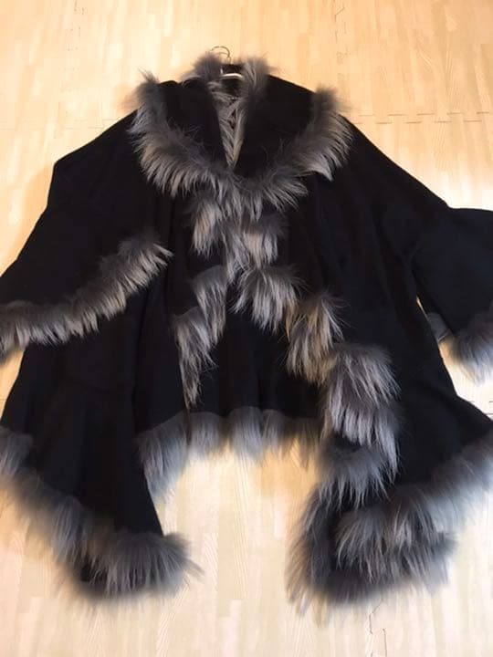 AKHESA ラクーンファー付きケープ ポンチョ