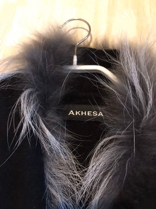 AKHESA ラクーンファー付きケープ ポンチョ