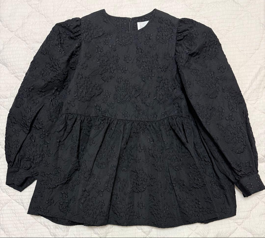 セールOHGA ブラックフリルブラウス フリーサイズ