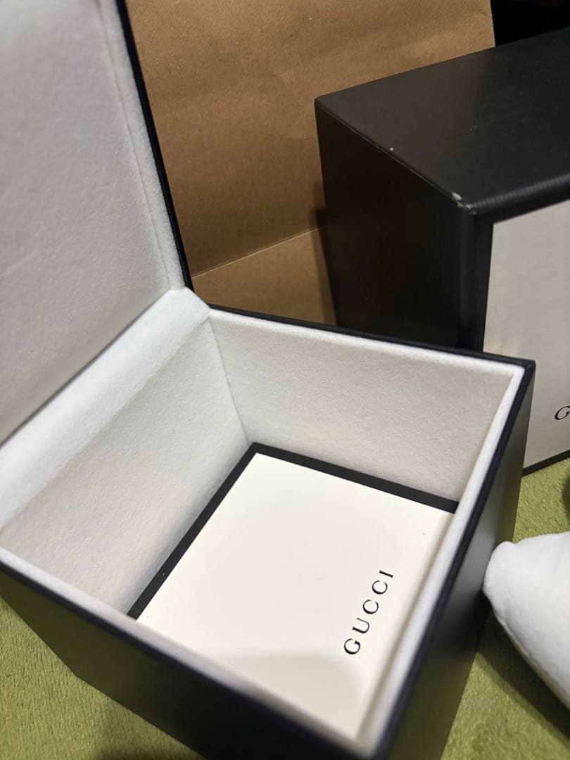 GUCCI ピンク文字盤 ブレスレットウォッチ