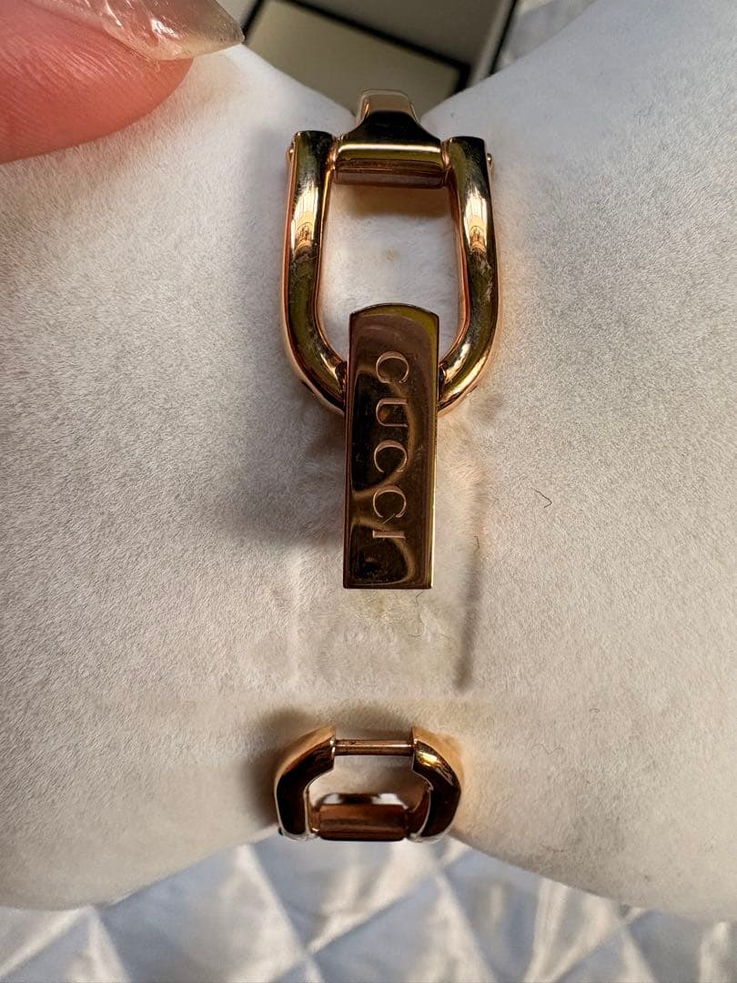 GUCCI ピンク文字盤 ブレスレットウォッチ