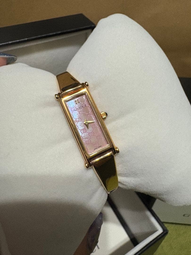 GUCCI ピンク文字盤 ブレスレットウォッチ