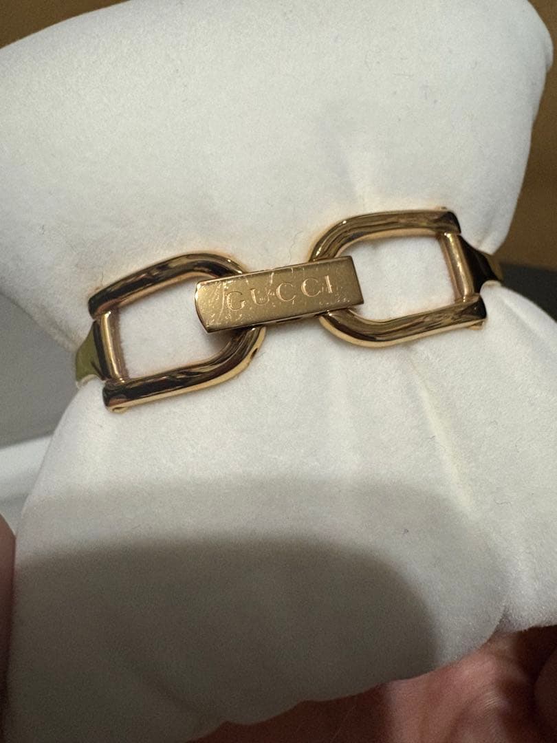 GUCCI ピンク文字盤 ブレスレットウォッチ