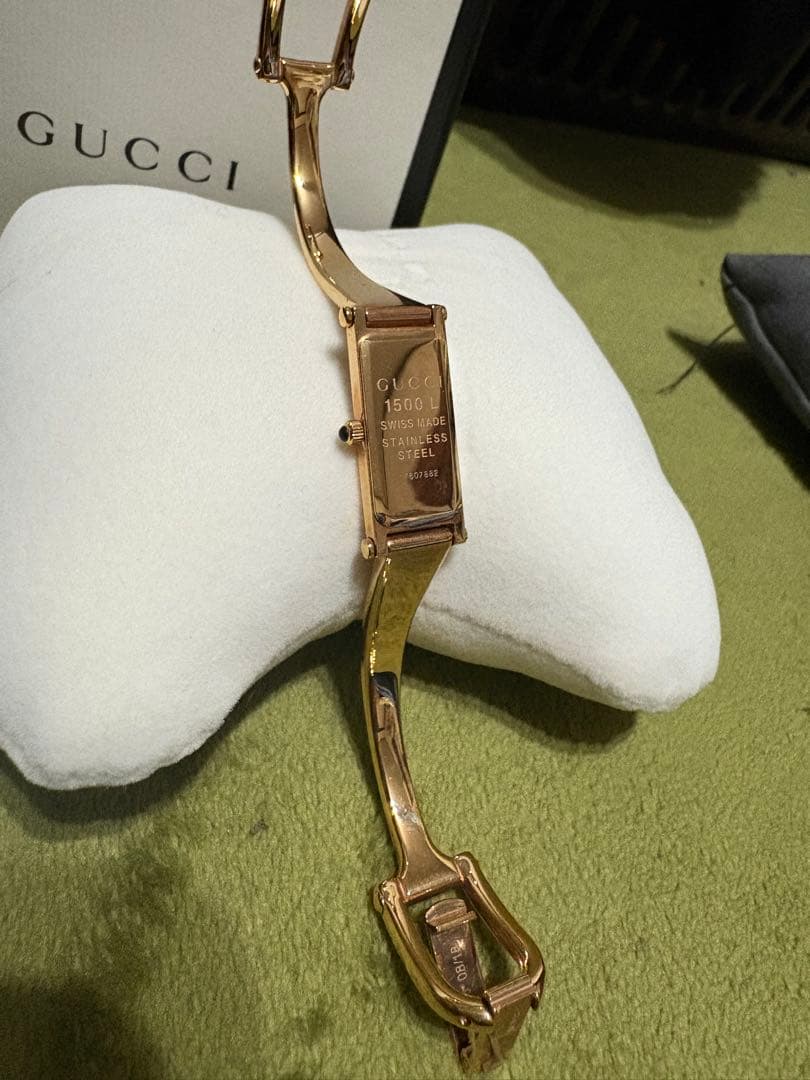 GUCCI ピンク文字盤 ブレスレットウォッチ