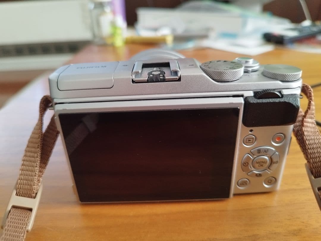 Fujifilm X-A5 ミラーレス一眼 15-45mmレンズ