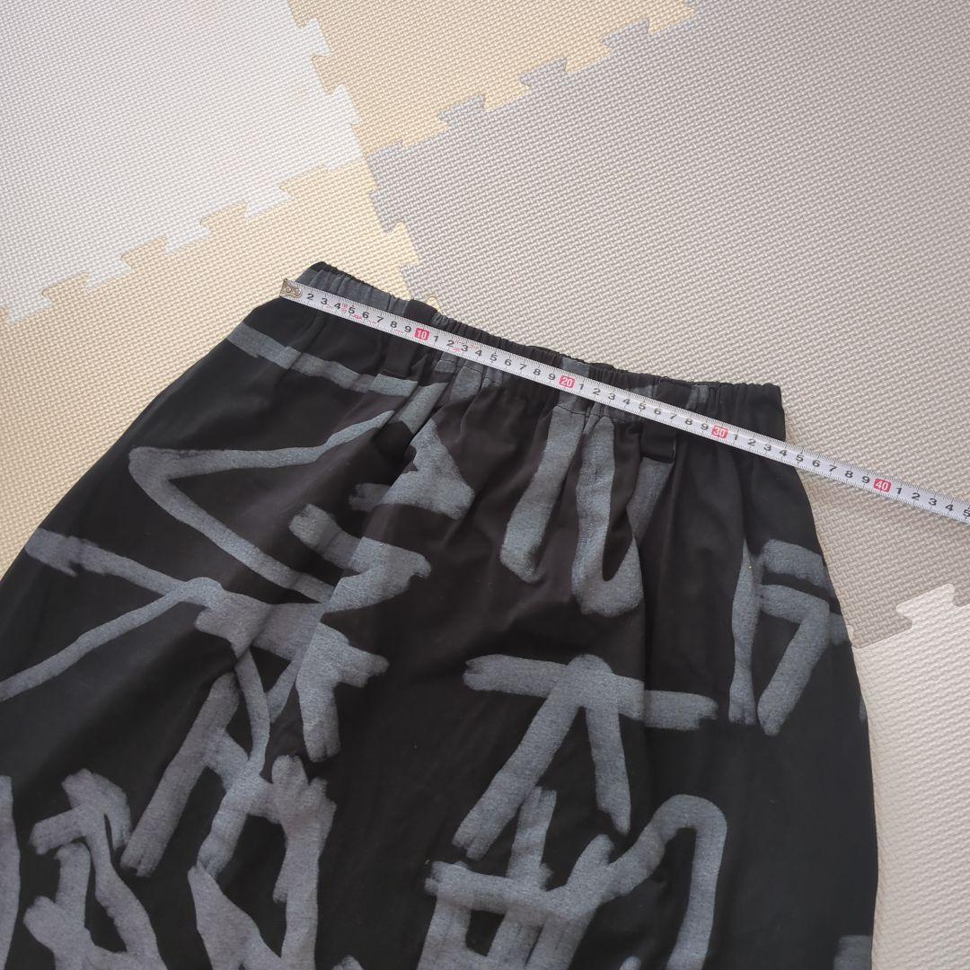 モユル　MOYURU サルエルパンツ 黒と灰色のグラフィック