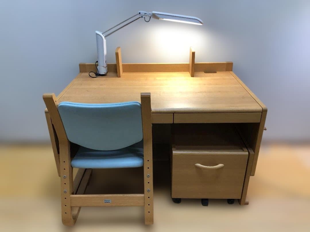①机　送料無料 ベネッセ カリモク 学習机 椅子セット ライト付 51102