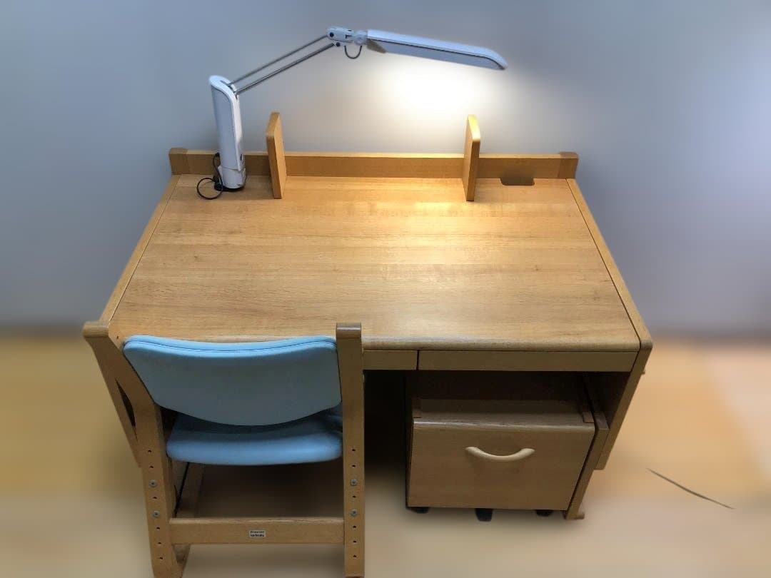 ①机　送料無料 ベネッセ カリモク 学習机 椅子セット ライト付 51102