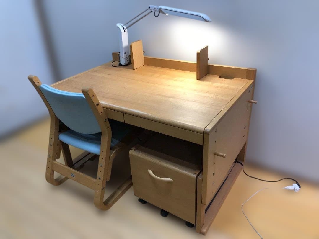 ①机　送料無料 ベネッセ カリモク 学習机 椅子セット ライト付 51102
