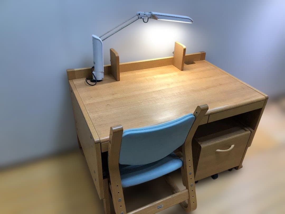 ①机　送料無料 ベネッセ カリモク 学習机 椅子セット ライト付 51102