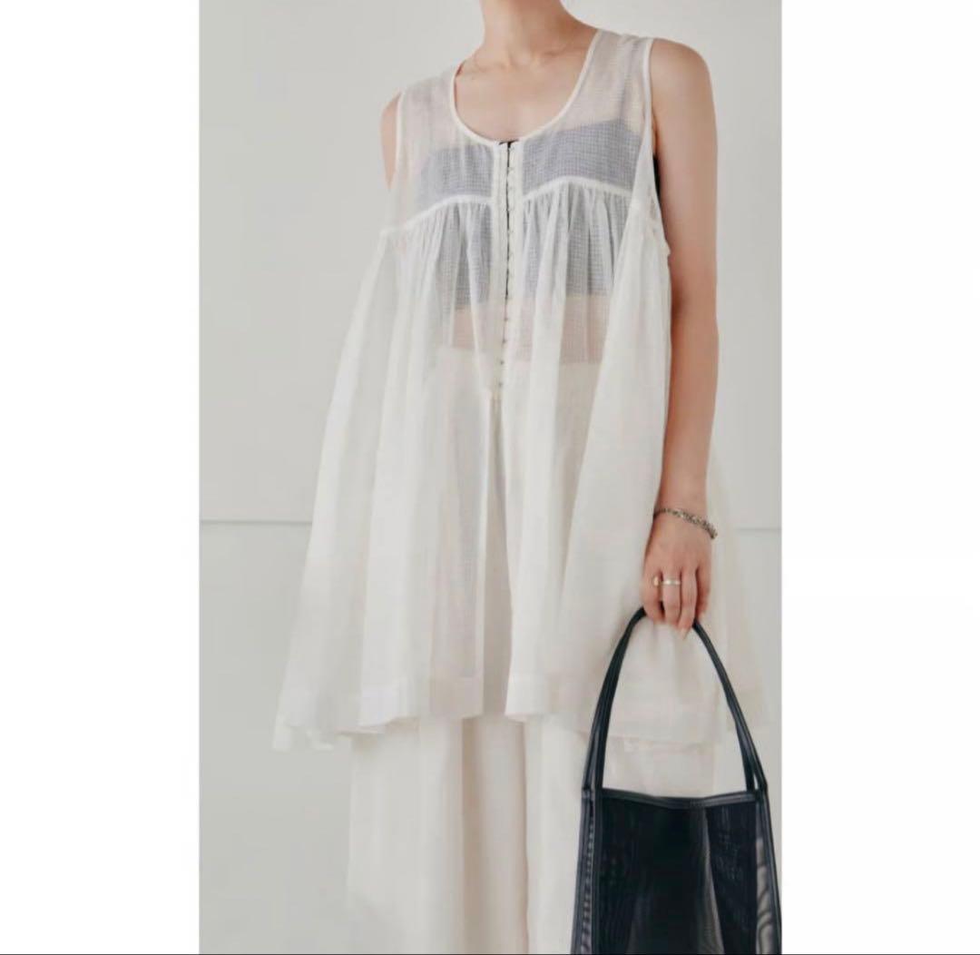 トップス Hella sheer volume tops