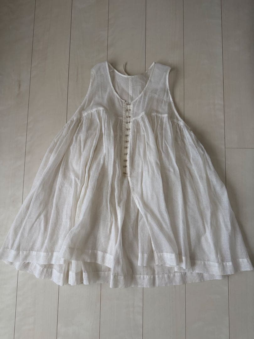 トップス Hella sheer volume tops