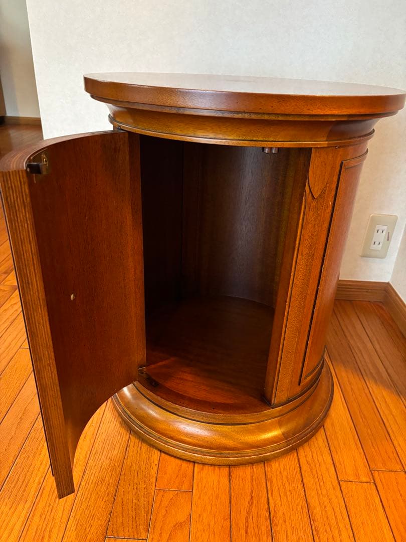 Drexel、ビンテージ、木製円形サイドテーブル 内部収納付き