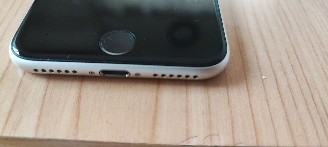 最終価格！早い者勝ち美品！iPhone se 第３世代　128GB SIMフリー