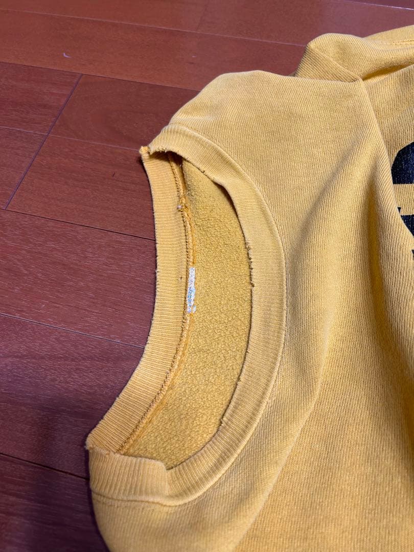 Champion Iowa 61 リバースウィーブイエロースウェット