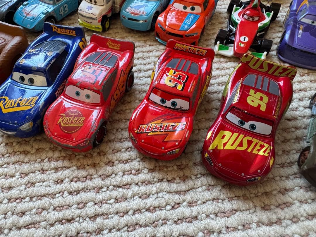 カーズ ミニカーセット トレーラー付き