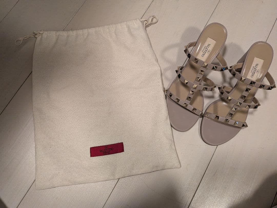 VALENTINO スタッズ付きミュール ベージュ