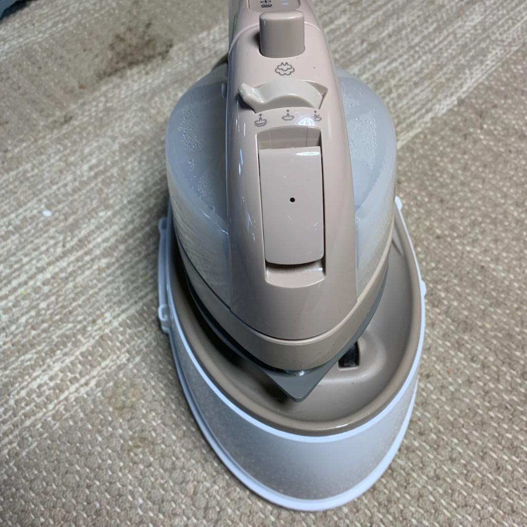 K149 PANASONIC コードレススチームアイロン 2025年