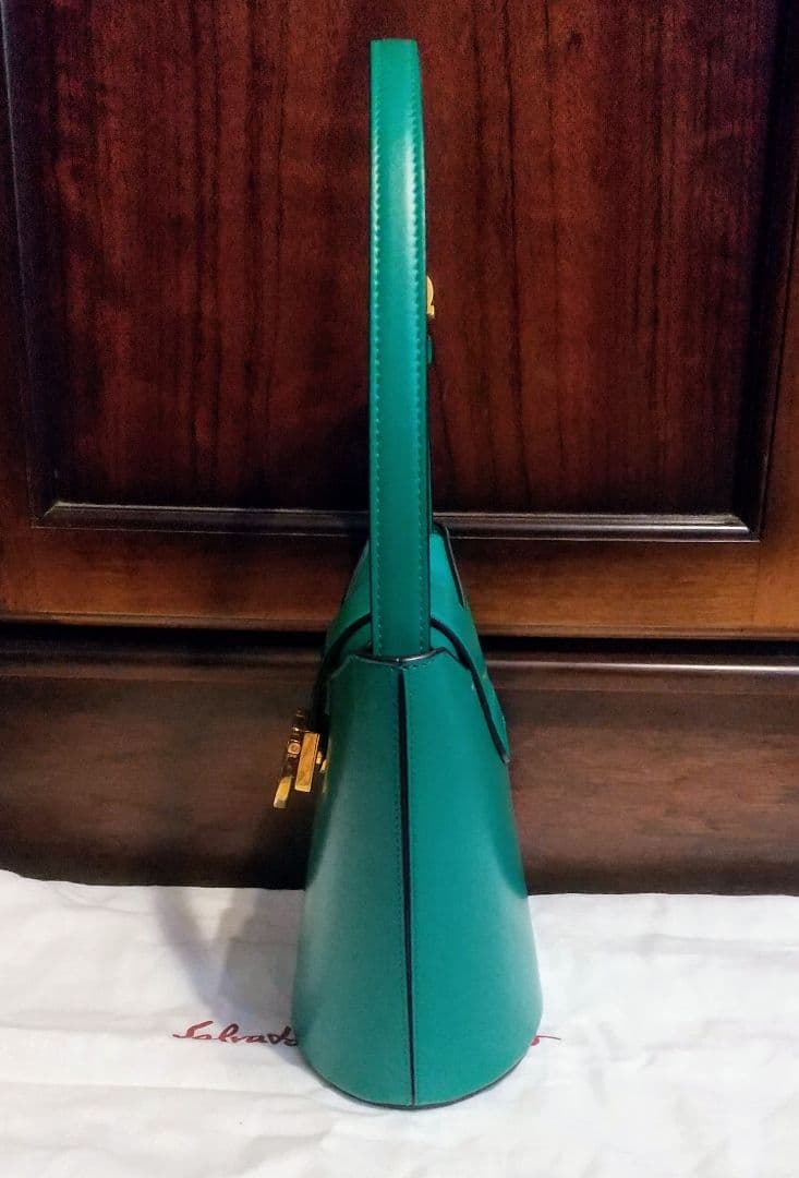 Salvatore Ferragamo トリフォリオ バッグ グリーン