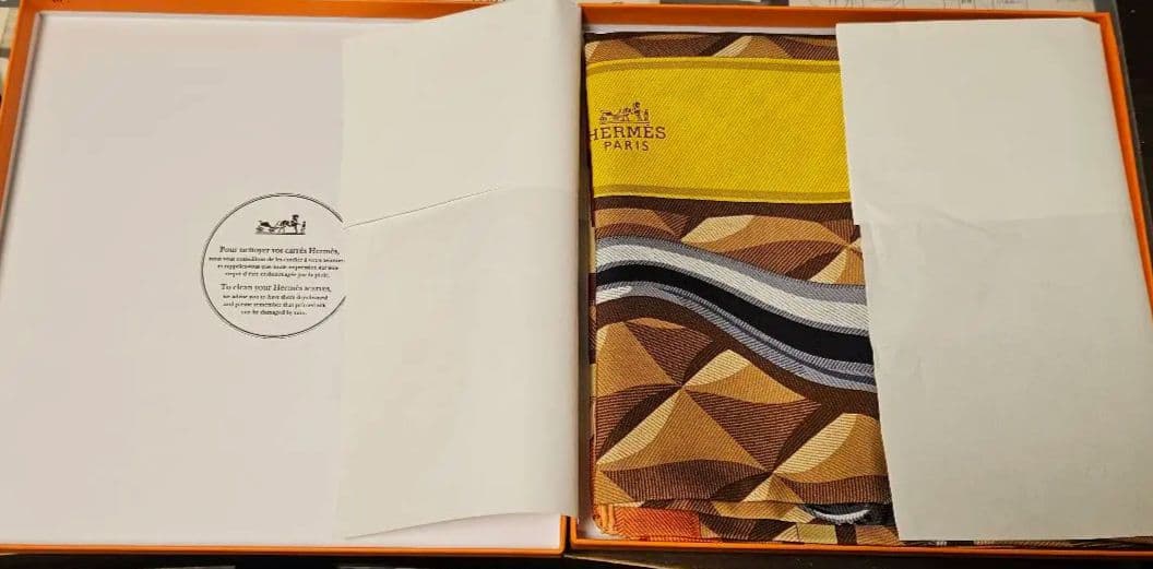 HERMES シルク ハンカチ 幾何学模様