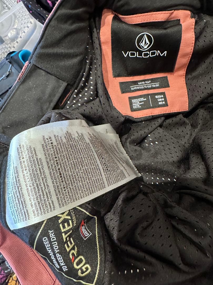 VOLCOM ウーマンズ用　スノーボードウェア　サイズM