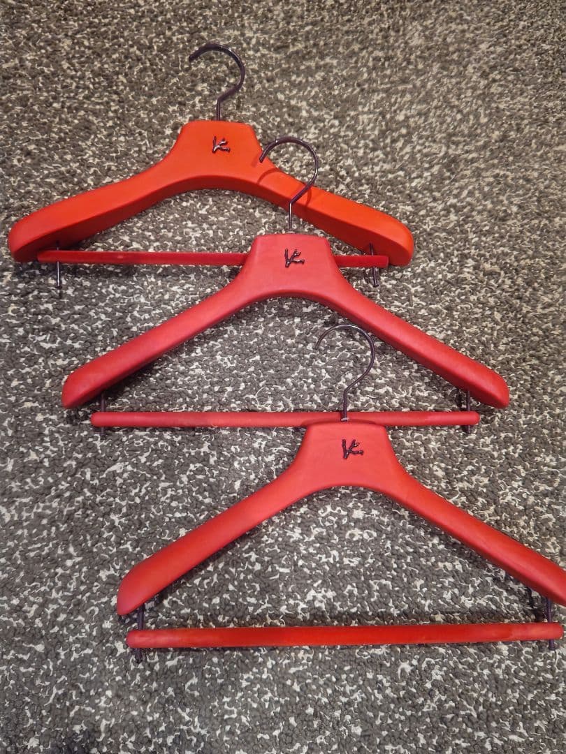 ISAIA　木製ハンガー　５本セット