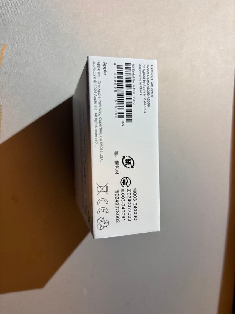 未開封 AirPods4 ホワイト