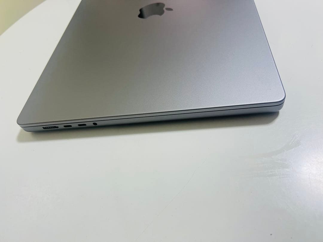 Macbook M1 Pro 16インチ 2021 16GB/ 512GB