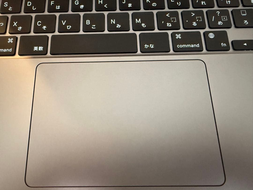 【M1 MacBook Air 】バッテリー残98%、テカリなし、充放電84回