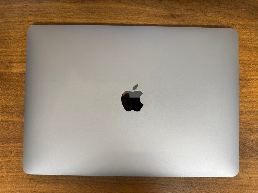 【M1 MacBook Air 】バッテリー残98%、テカリなし、充放電84回