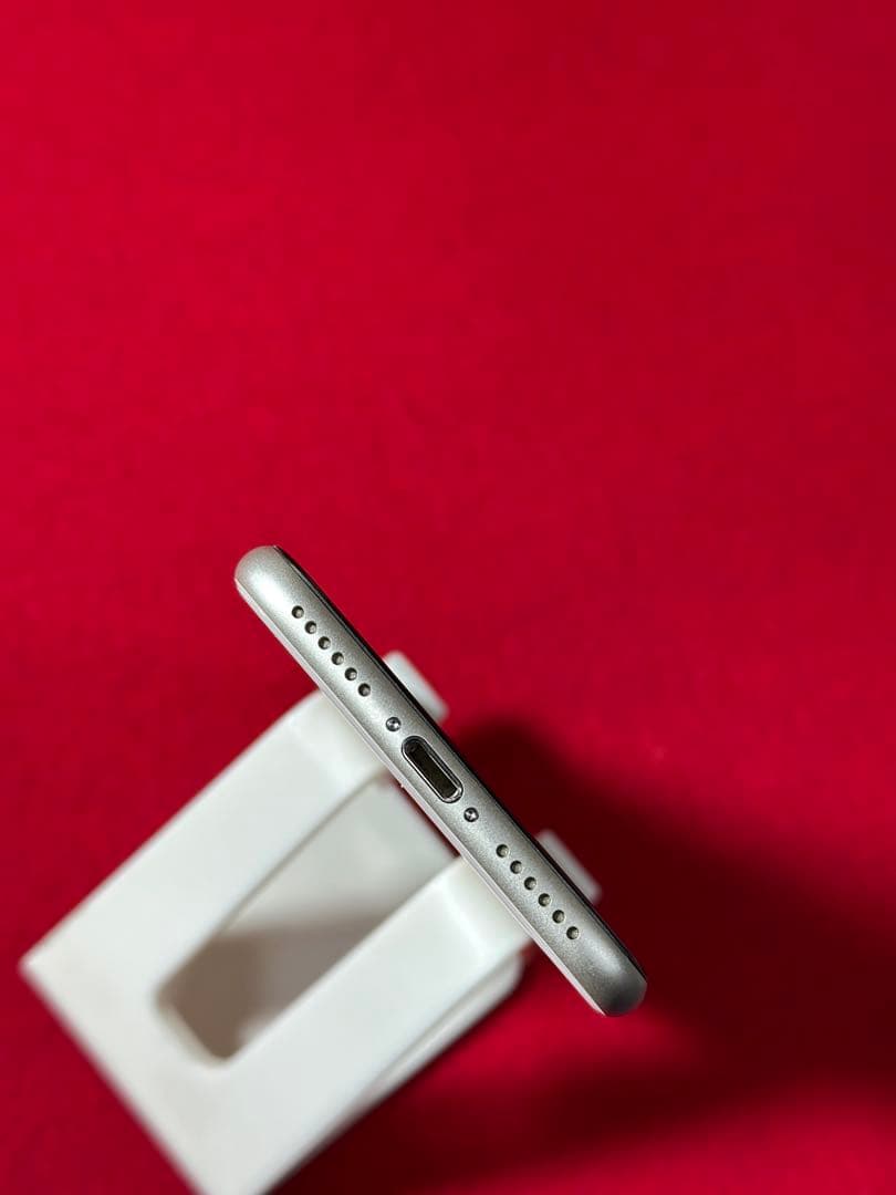 【6523】iPhone SE3第3世代スターライト 64GB simフリー