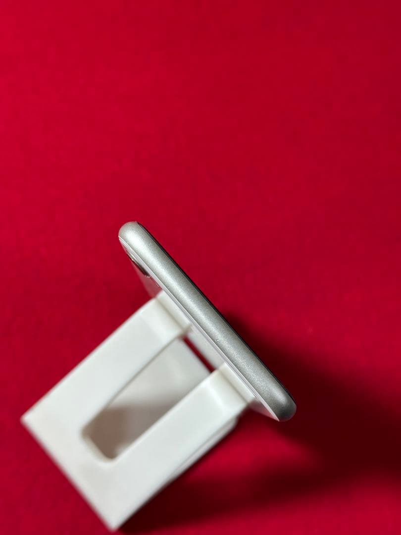 【6523】iPhone SE3第3世代スターライト 64GB simフリー