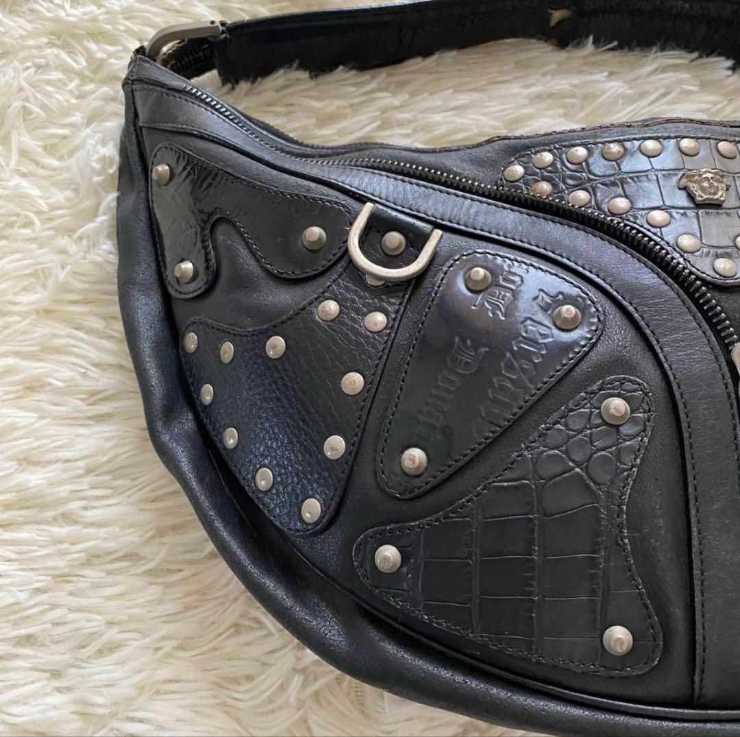 ヴェルサーチ ホーボー ショルダーバック メデューサ レザー スタッズ 黒