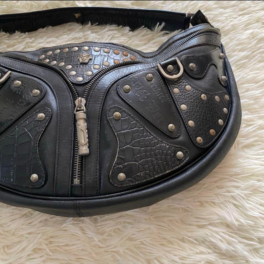 ヴェルサーチ ホーボー ショルダーバック メデューサ レザー スタッズ 黒