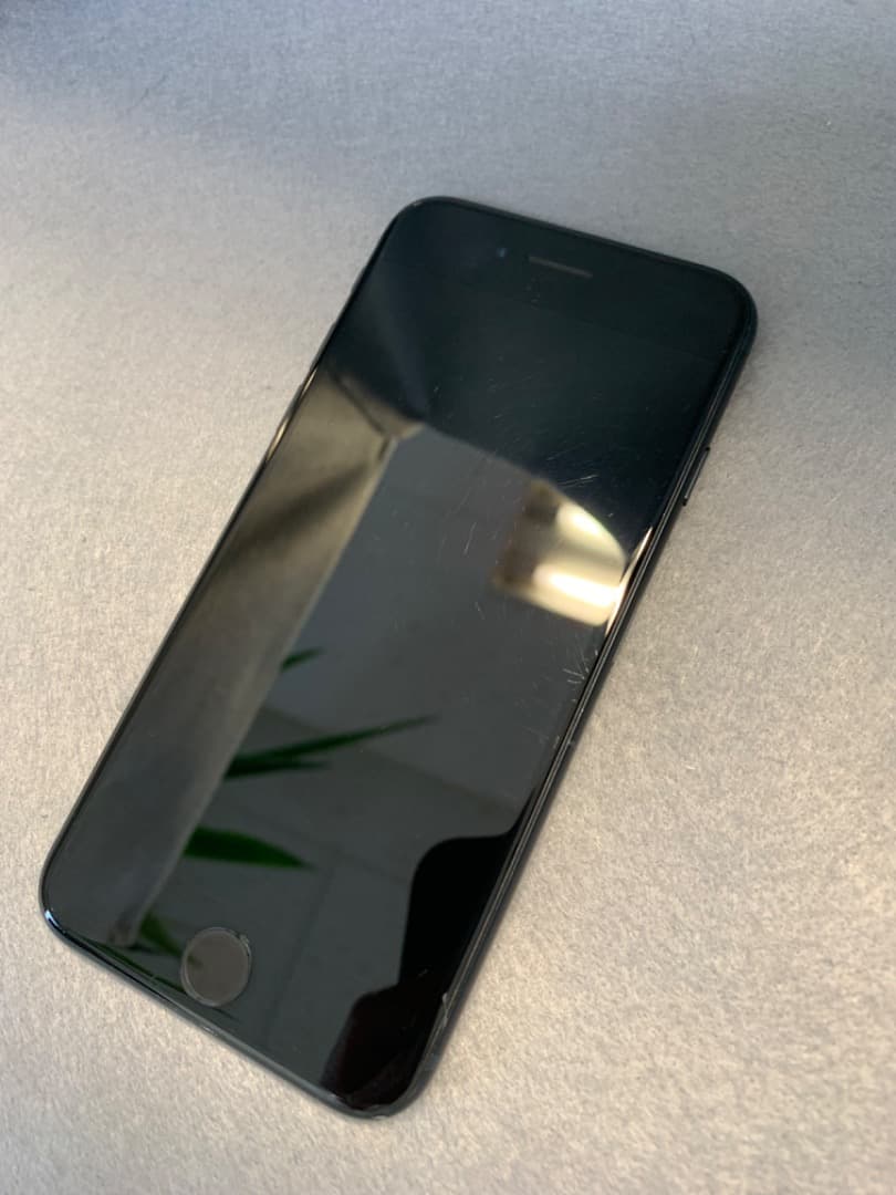 中古美品 国内版 SIMフリー iPhoneSE 第3世代 128GB