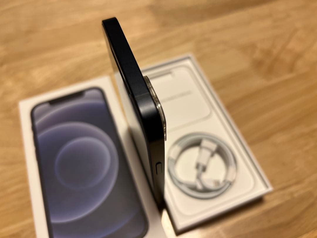 美品 iPhone 12 ブラック 64GB 本体 箱・充電ケーブル付き