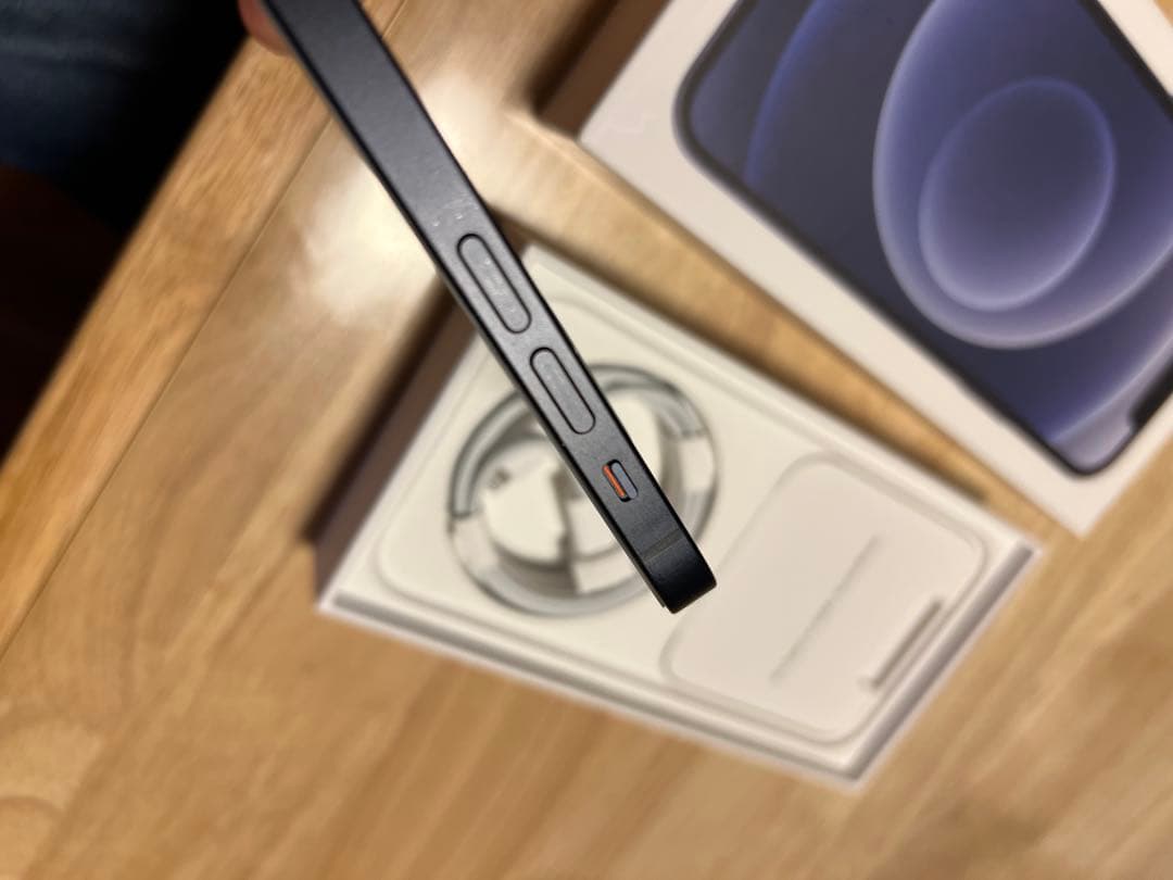 美品 iPhone 12 ブラック 64GB 本体 箱・充電ケーブル付き