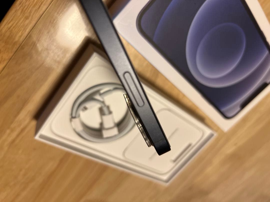 美品 iPhone 12 ブラック 64GB 本体 箱・充電ケーブル付き