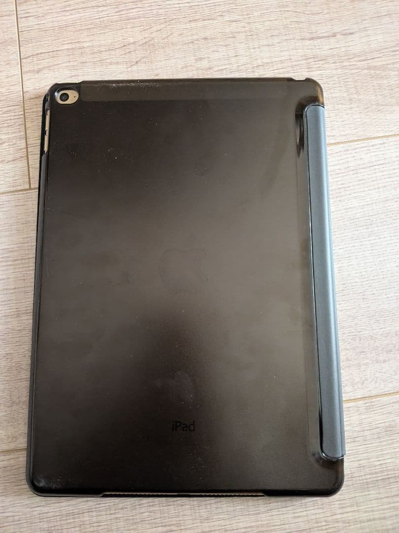 iPadAir2 本体 ブラックカバー付き 64GB