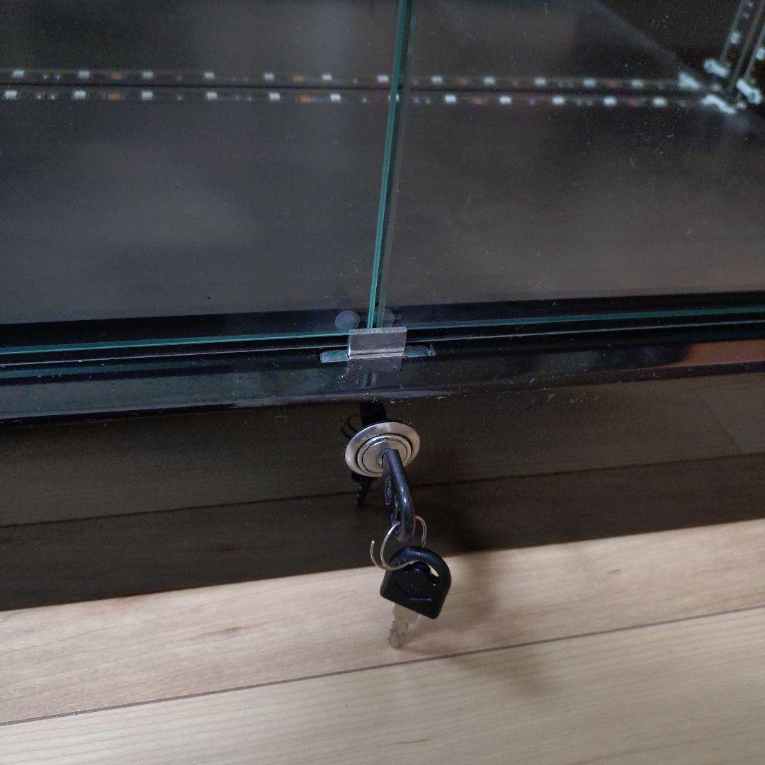 LEDライト、鍵付きコレクションケース 7段