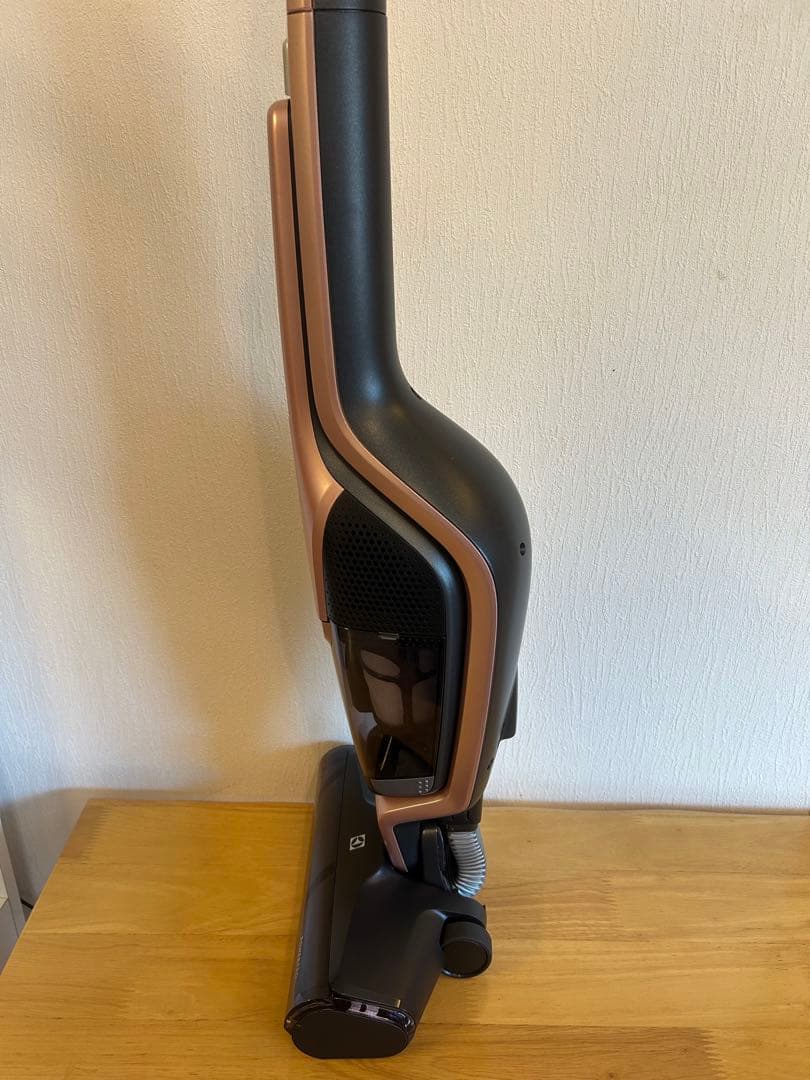 Electroluxエルゴラピードパワープロコードレス掃除機ZB3414AK