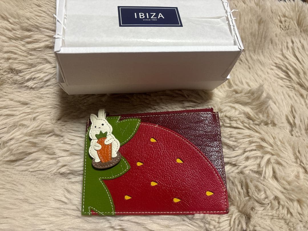 真*゜様 【新品未使用】財布IBIZA いちごモチーフ ケースうさぎ